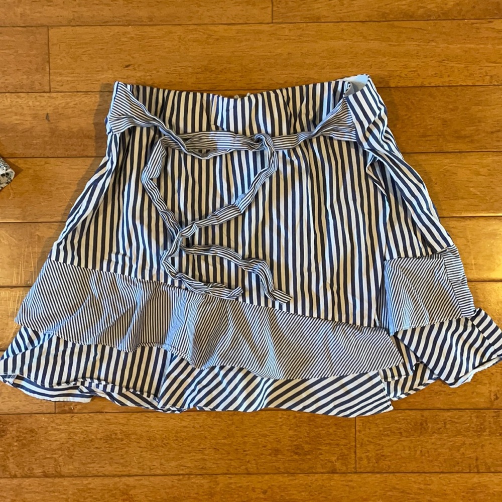AQUA cute riffle bottom skirt